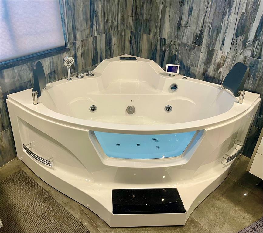 7985 Manasota Key Road Englewood, FL 34223 - Photo 32 of 83 a bath tub sitting in a bathroom