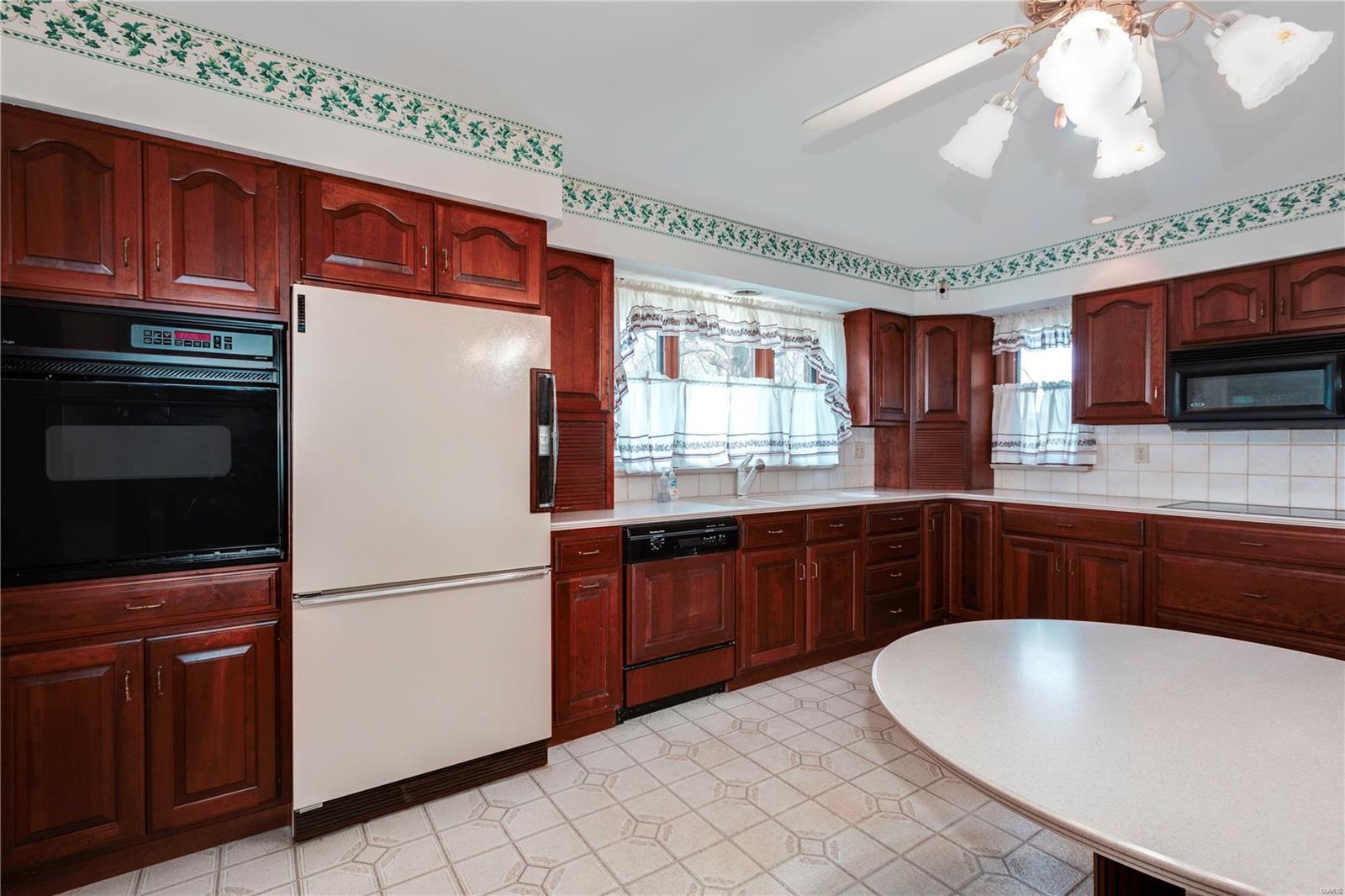 16921 Crestview Drive Grover, MO 63040 - Photo 7 of 26