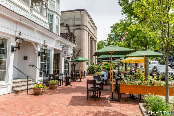 a view of outdoor space yard and porch