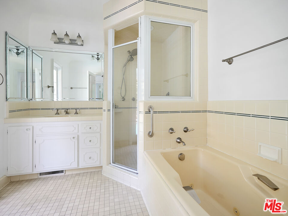 13161 Addison Street Sherman Oaks, CA 91423 - Photo 18 of 34 a bathroom with a tub a sink and a mirror