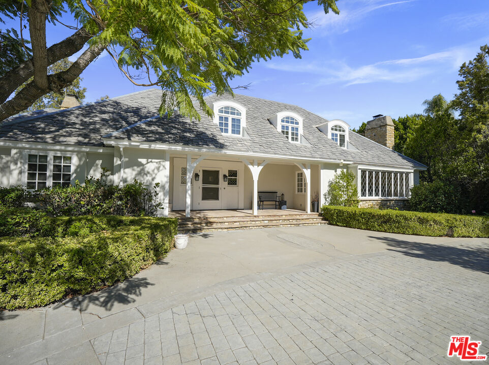 13161 Addison Street Sherman Oaks, CA 91423 - Photo 3 of 34 front view of a house with a yard