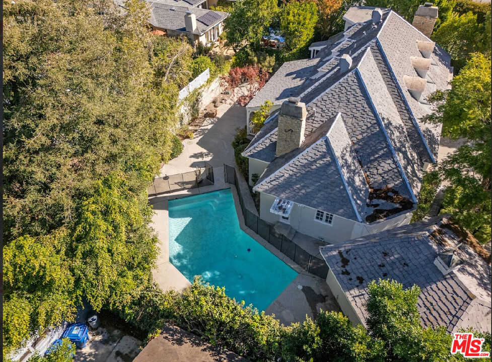 13161 Addison Street Sherman Oaks, CA 91423 - Photo 34 of 34 an aerial view of a house
