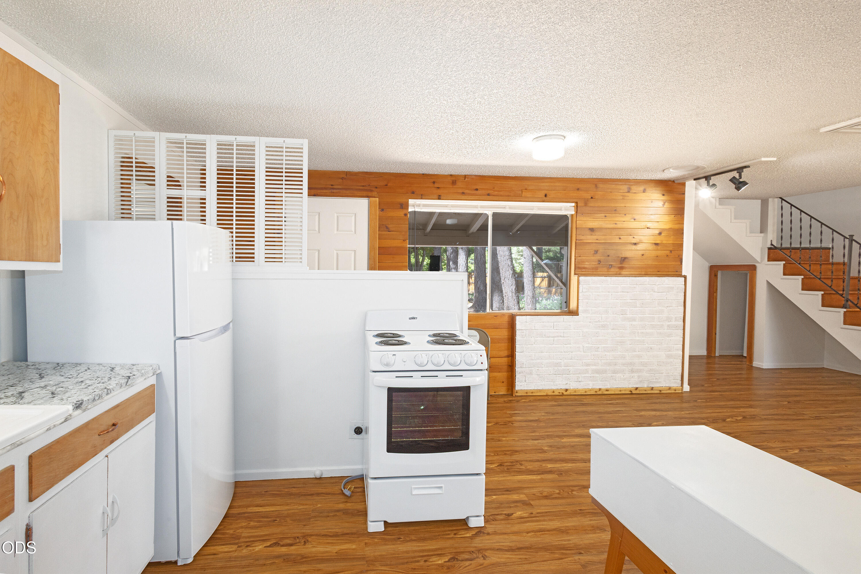 315 South Old Stage Road Cave Junction, OR 97523 - Photo 11 of 29 a living room with stainless steel appliances kitchen island granite countertop a refrigerator and a stove