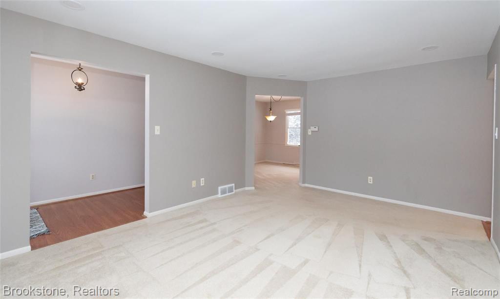 2751 Hillendale Drive Rochester Hills, MI 48309 - Photo 9 of 33