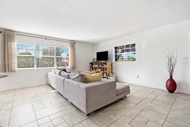 $3,000 | 20615 Northwest 28th Avenue, Miami Gardens, FL 33056