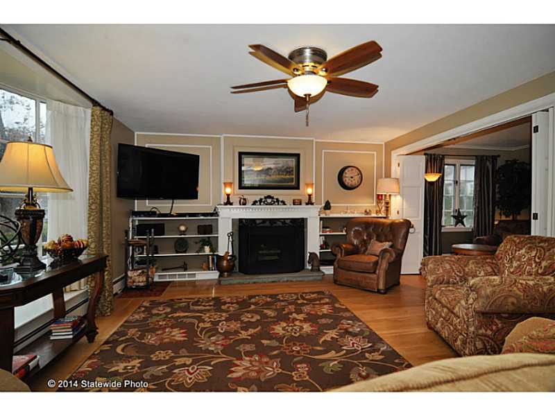 90 Chatham Road Cranston, RI 02920 - Photo 4 of 16 Living Room.