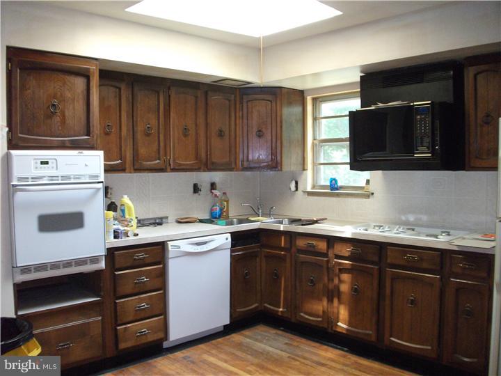 47 Maple Stream Road East Windsor, NJ 08520 - Photo 8 of 16 Kitchen