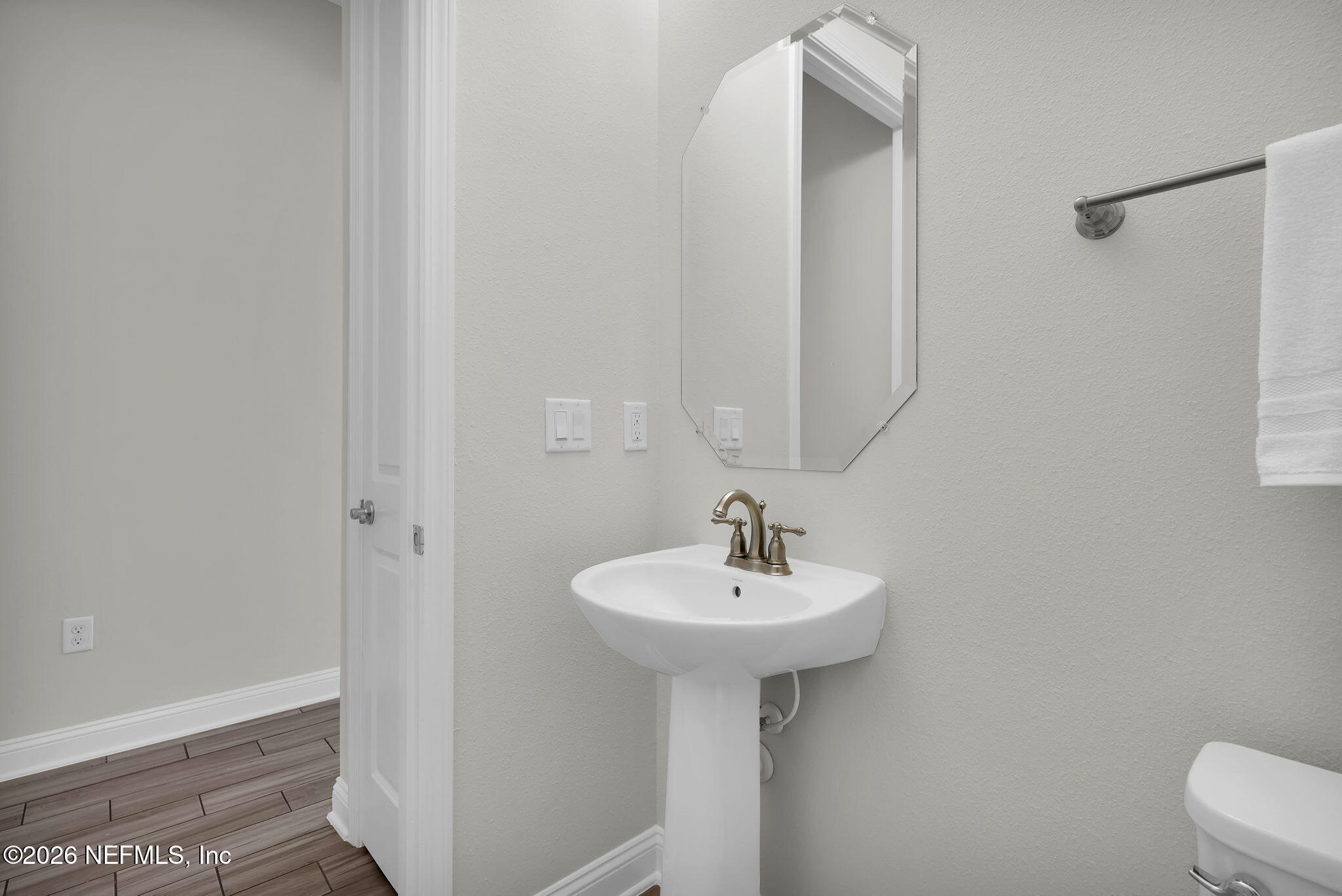 37 Rinaldo Way Ponte Vedra, FL 32081 - Photo 29 of 89 Downstairs half bathroom