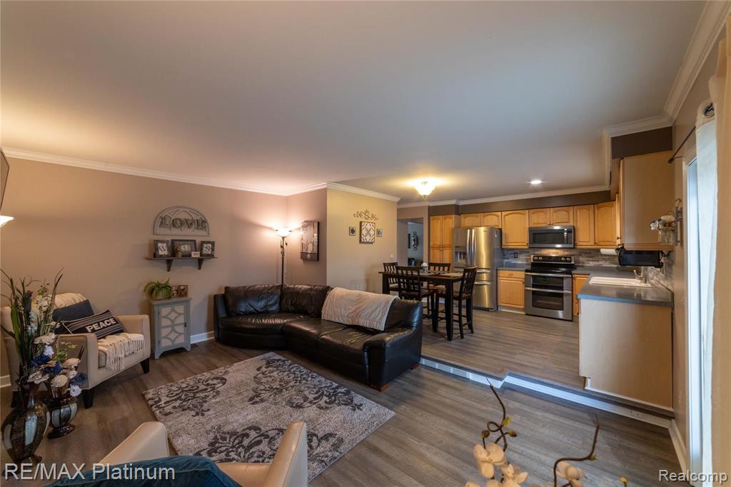 624 Buckingham Road Canton, MI 48188 - Photo 9 of 28