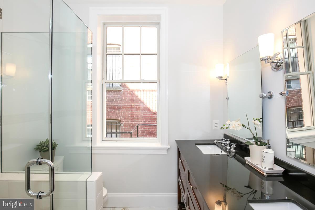2012 Kalorama Road Northwest, Unit 3 Washington, DC 20009 - Photo 17 of 21 Bath (Master)