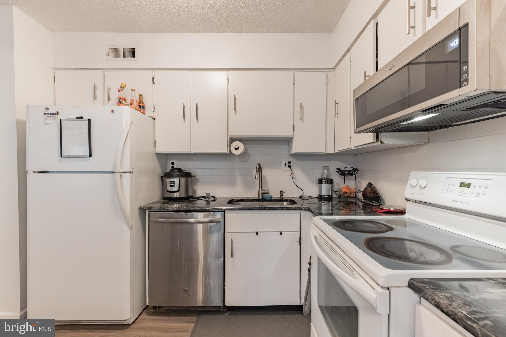 1 Dover Drive Lindenwold, NJ 08021 - Photo 11 of 31