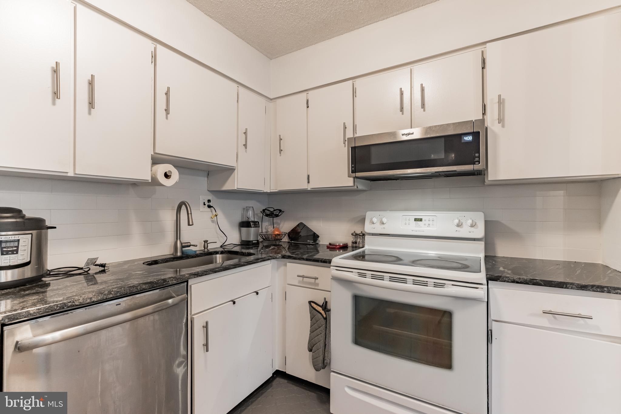 1 Dover Drive Lindenwold, NJ 08021 - Photo 10 of 31