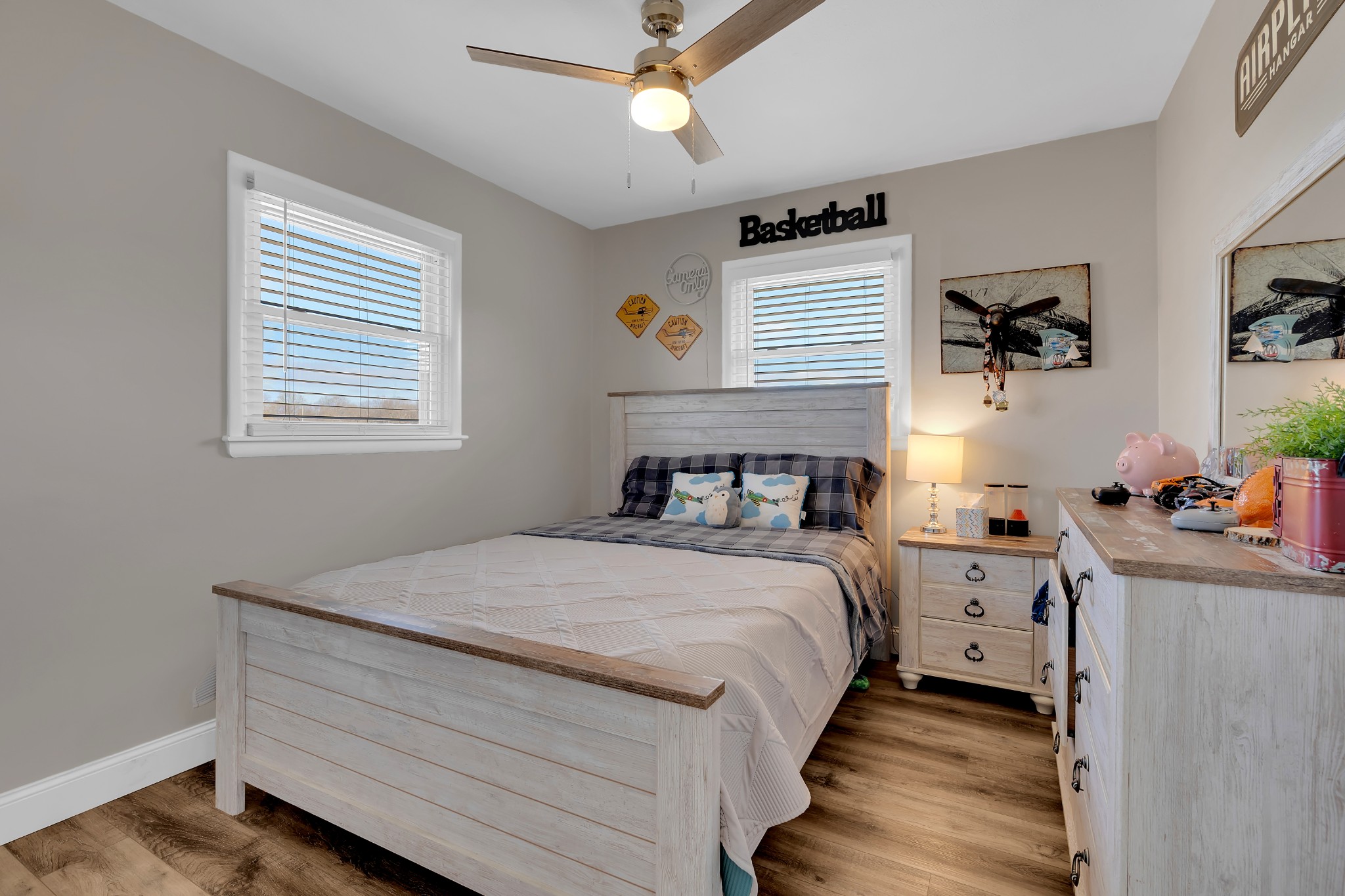 52 Hotel Road Flintville, TN 37335 - Photo 24 of 48 a bedroom with a bed and a chandelier