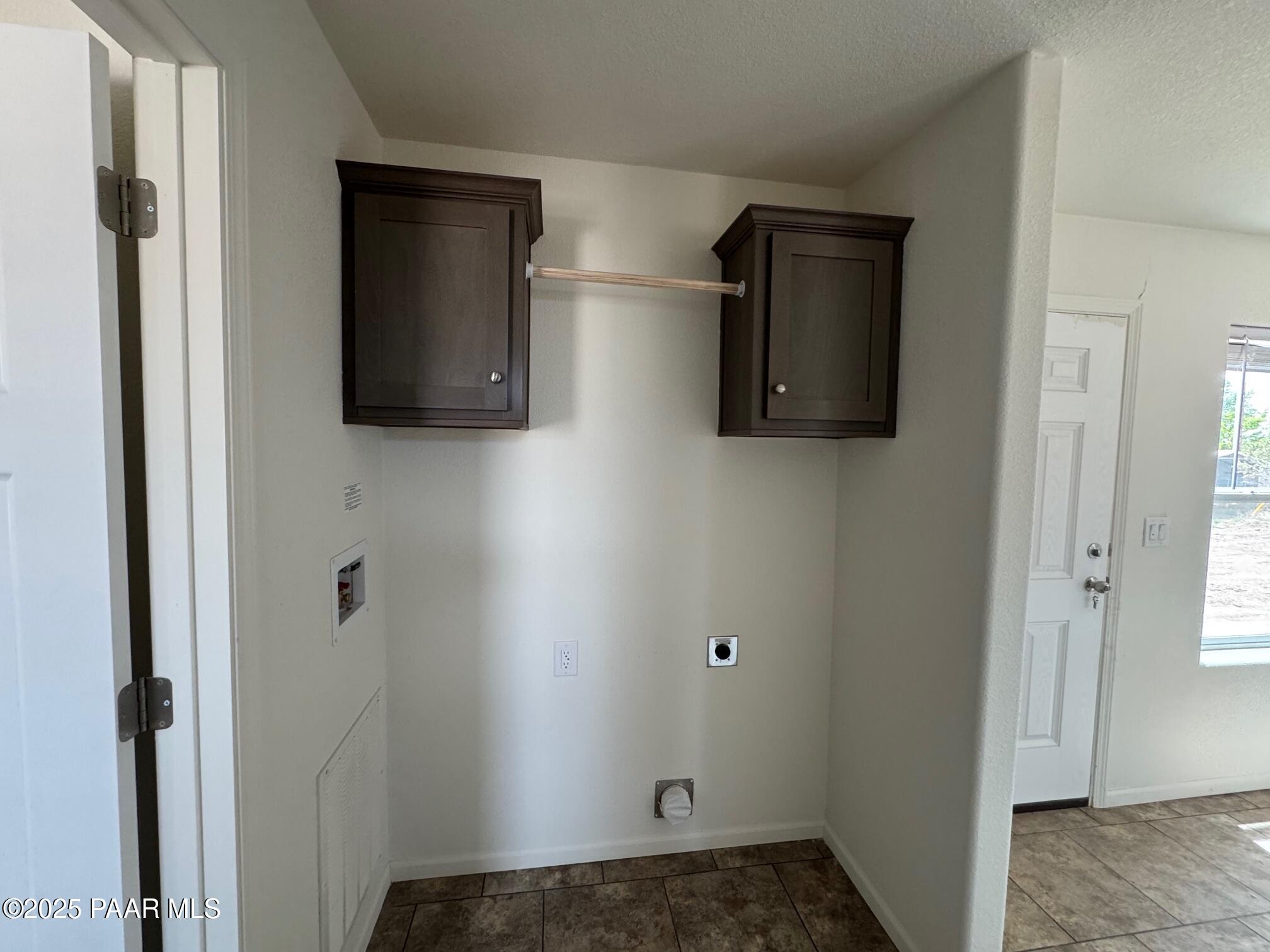 25398 Juniper Road Paulden, AZ 86334 - Photo 10 of 13 Laundry