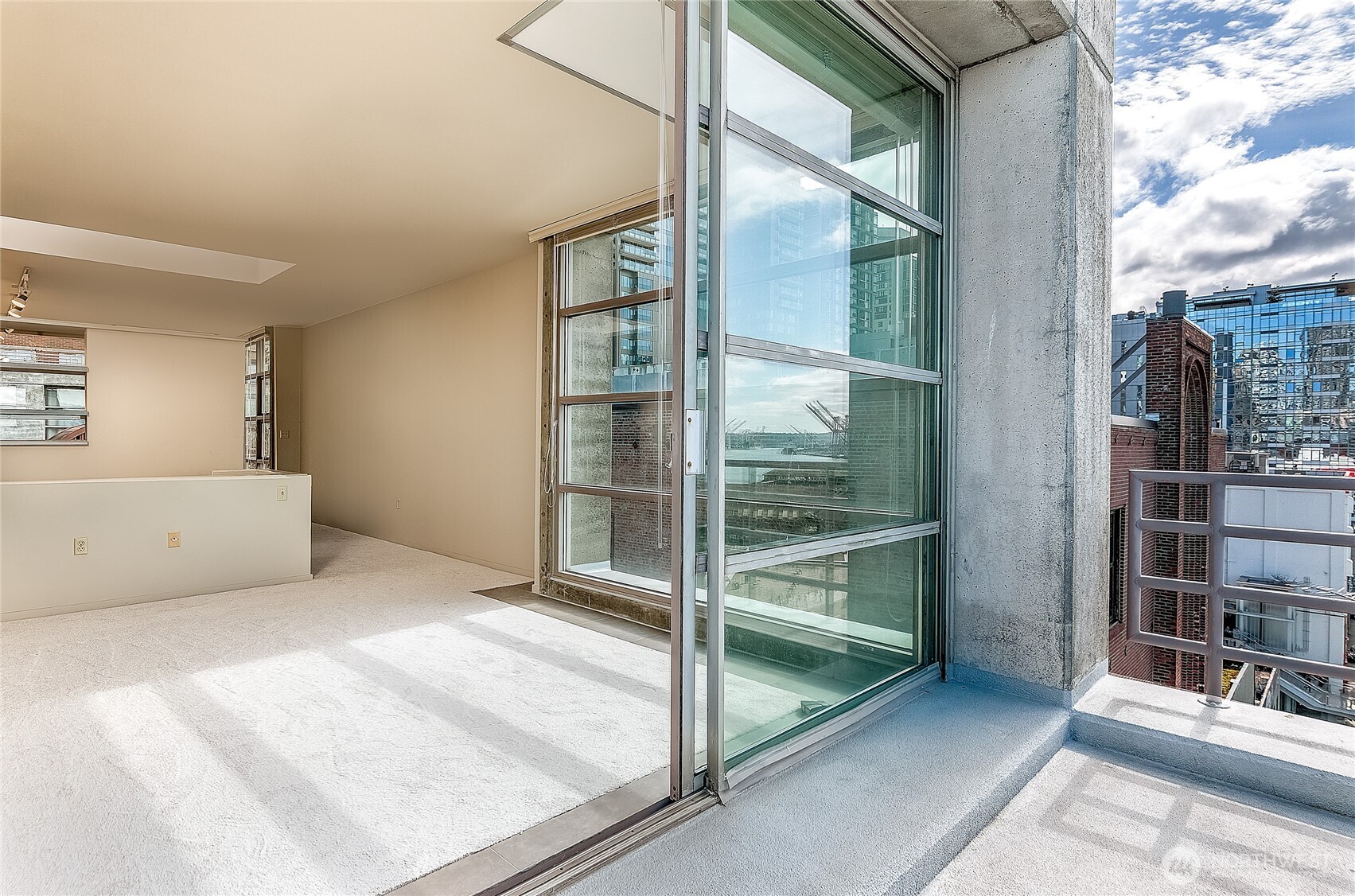 1425 Western Avenue, Unit U403 Seattle, WA 98101 - Photo 11 of 40