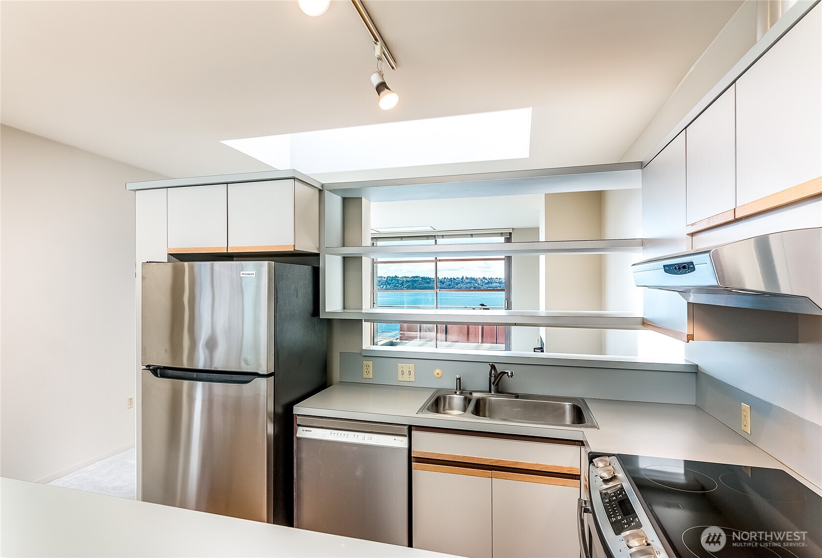 1425 Western Avenue, Unit U403 Seattle, WA 98101 - Photo 21 of 40