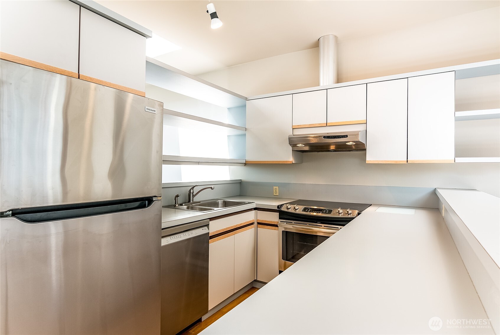 1425 Western Avenue, Unit U403 Seattle, WA 98101 - Photo 22 of 40