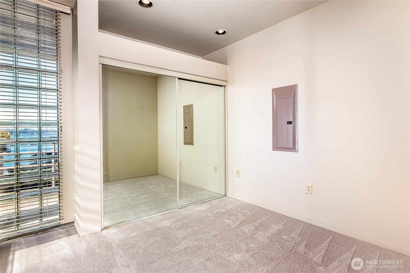 1425 Western Avenue, Unit U403 Seattle, WA 98101 - Photo 23 of 40