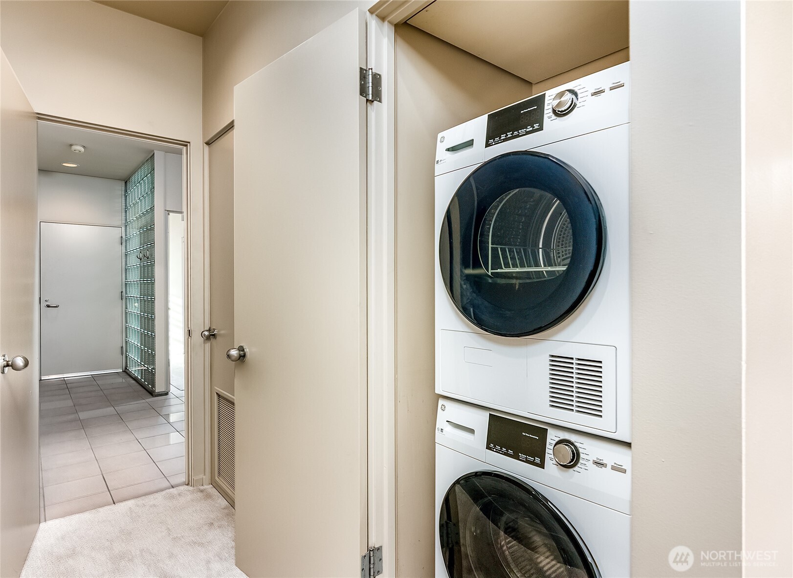 1425 Western Avenue, Unit U403 Seattle, WA 98101 - Photo 28 of 40