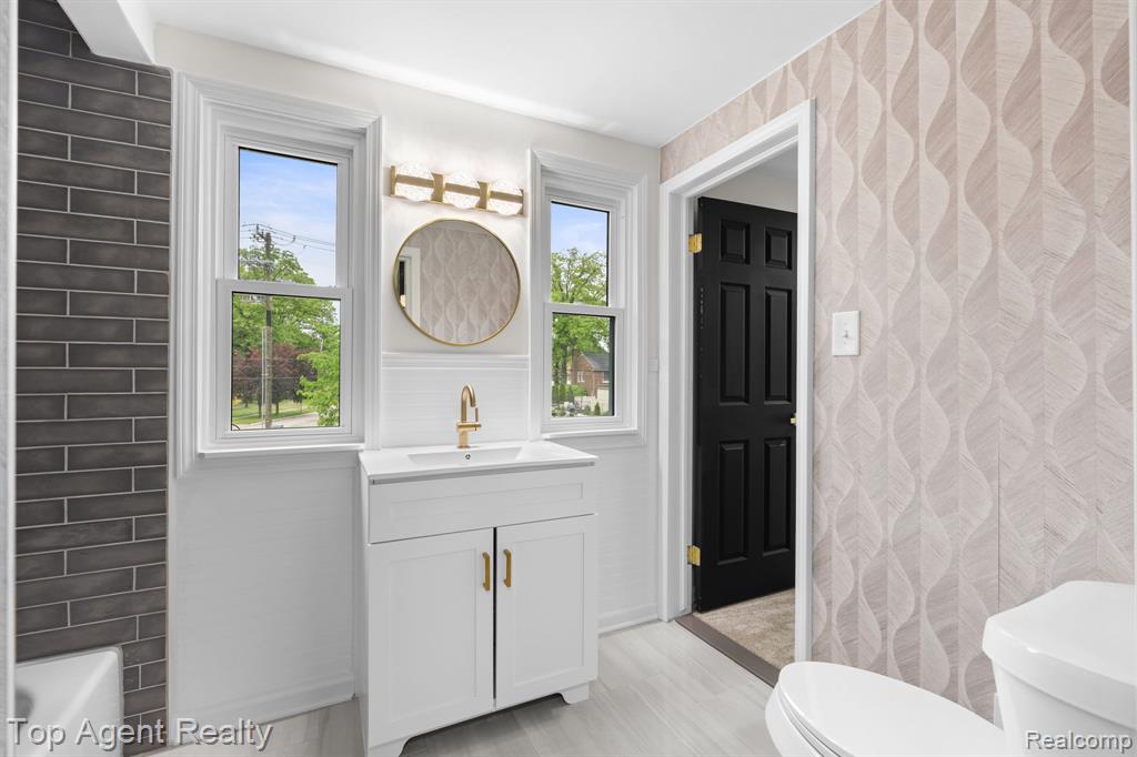 1894 Broadstone Road Grosse Pointe, MI 48236 - Photo 22 of 60