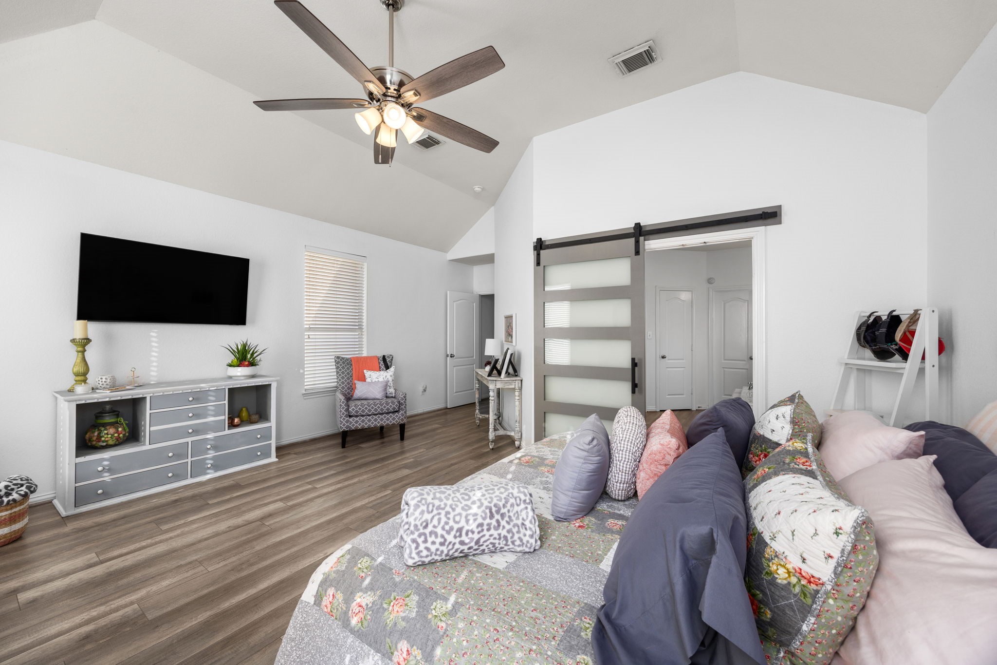 6911 Hamilton Falls Lane Spring, TX 77379 - Photo 22 of 42 a bed room with a bed and television