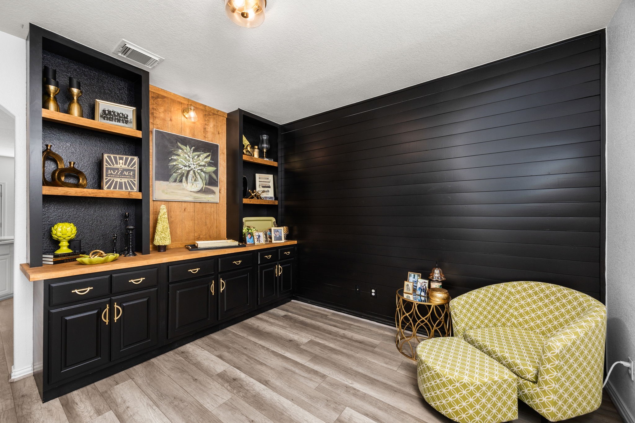 6911 Hamilton Falls Lane Spring, TX 77379 - Photo 8 of 42 a bedroom with a bed and a closet