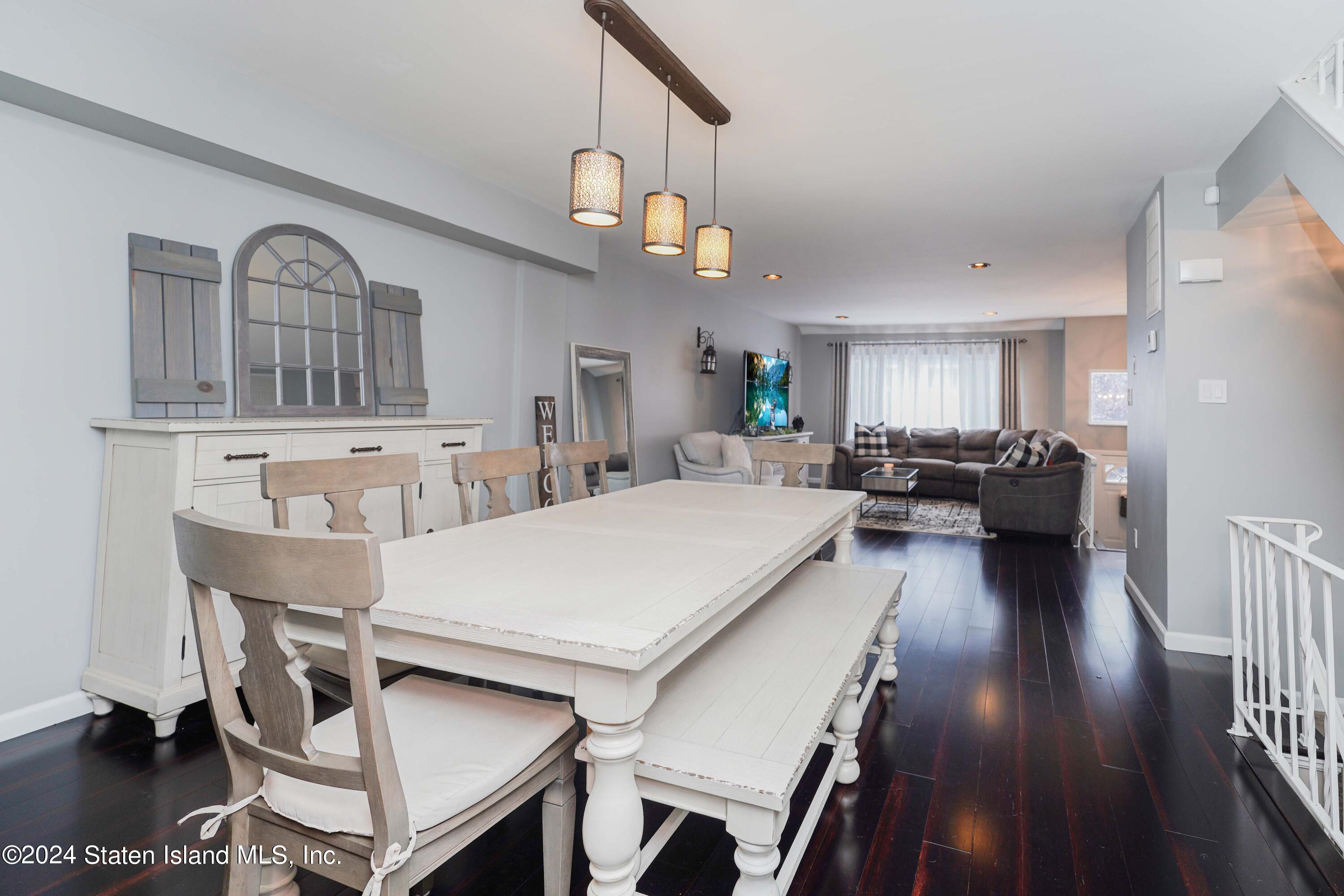 202 Pembrook Loop Staten Island, NY 10309 - Photo 13 of 41 Photo Oct 05 2024, 10 31 26 PM