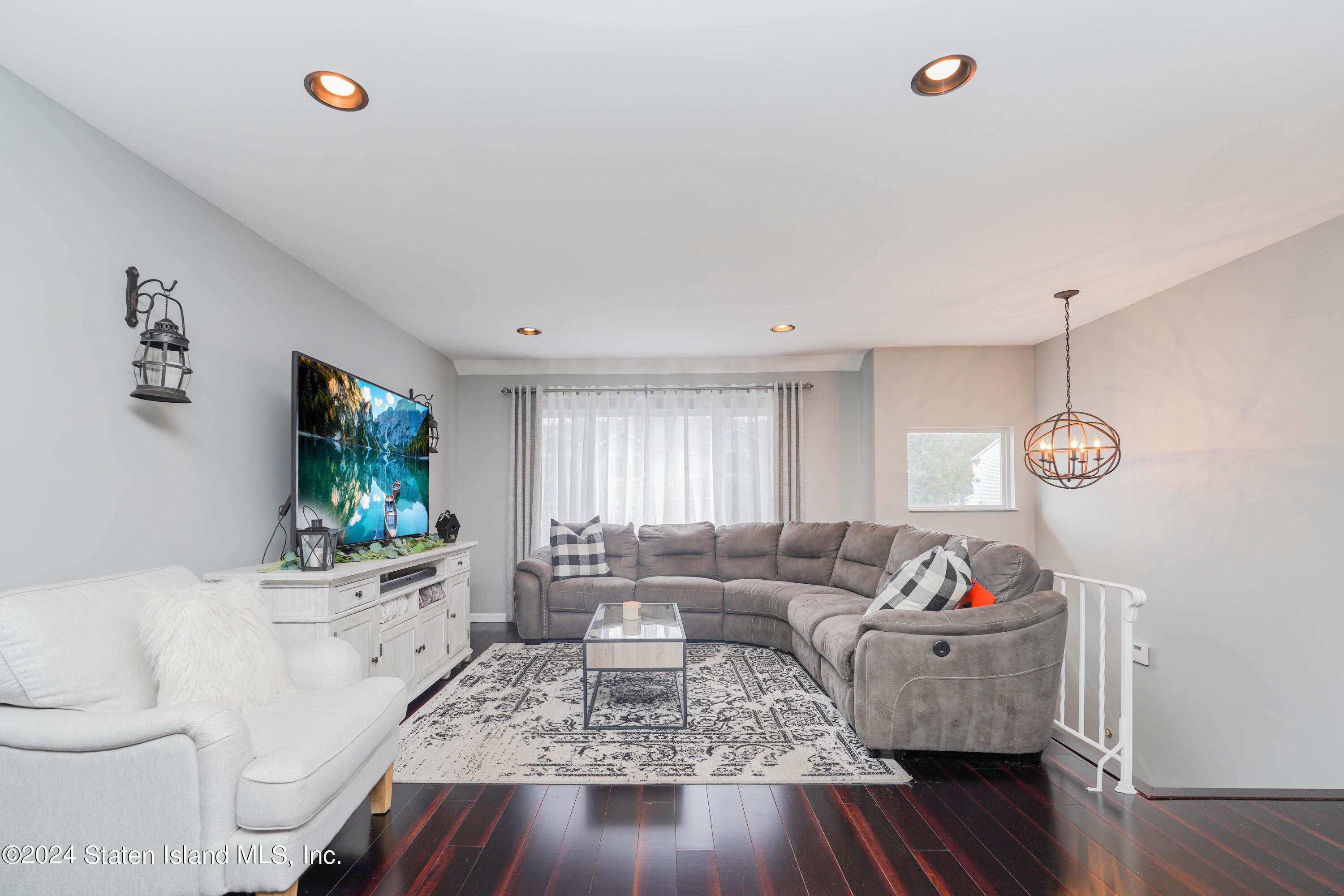 202 Pembrook Loop Staten Island, NY 10309 - Photo 15 of 41 Photo Oct 05 2024, 10 30 42 PM