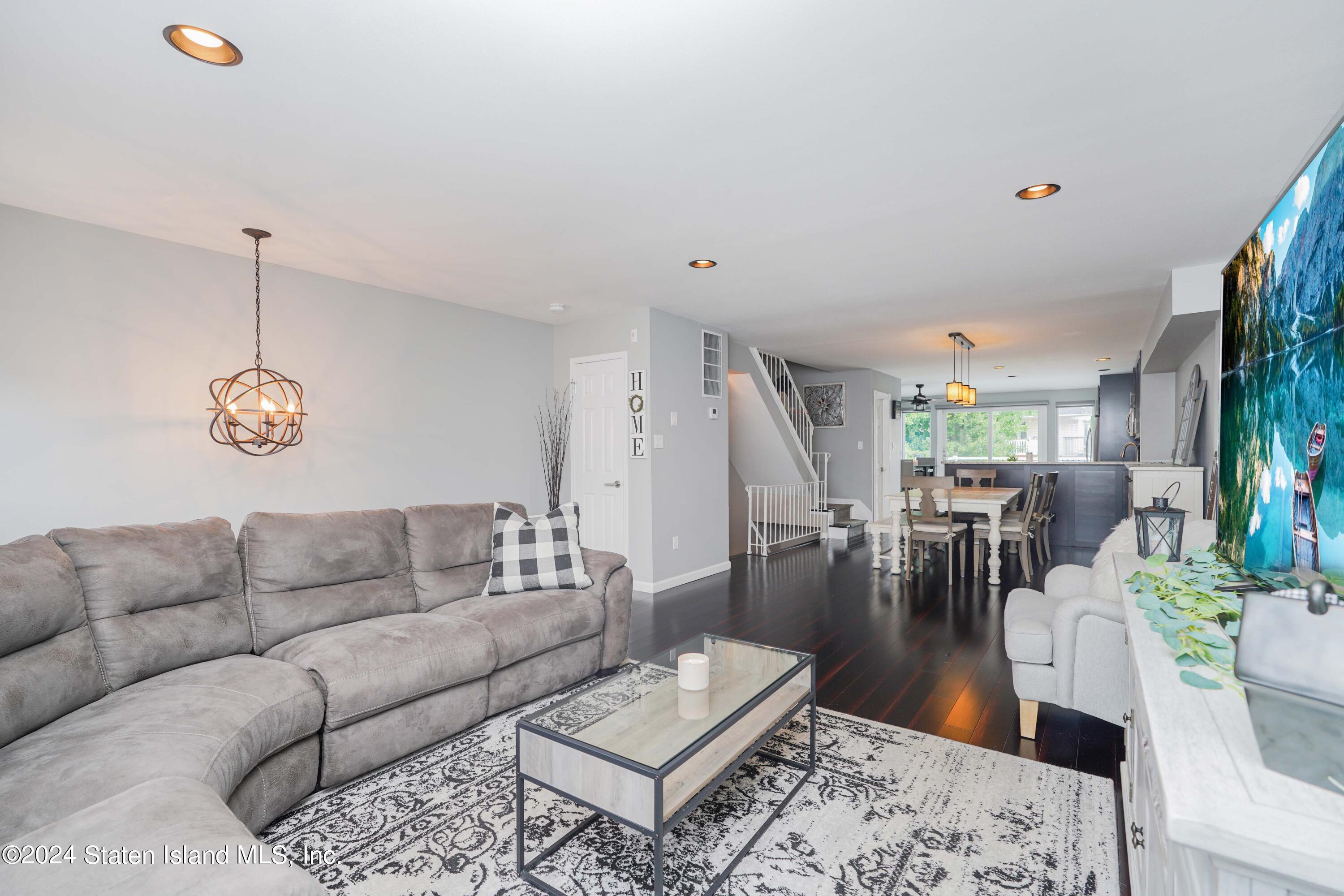 202 Pembrook Loop Staten Island, NY 10309 - Photo 16 of 41 Photo Oct 05 2024, 10 30 51 PM