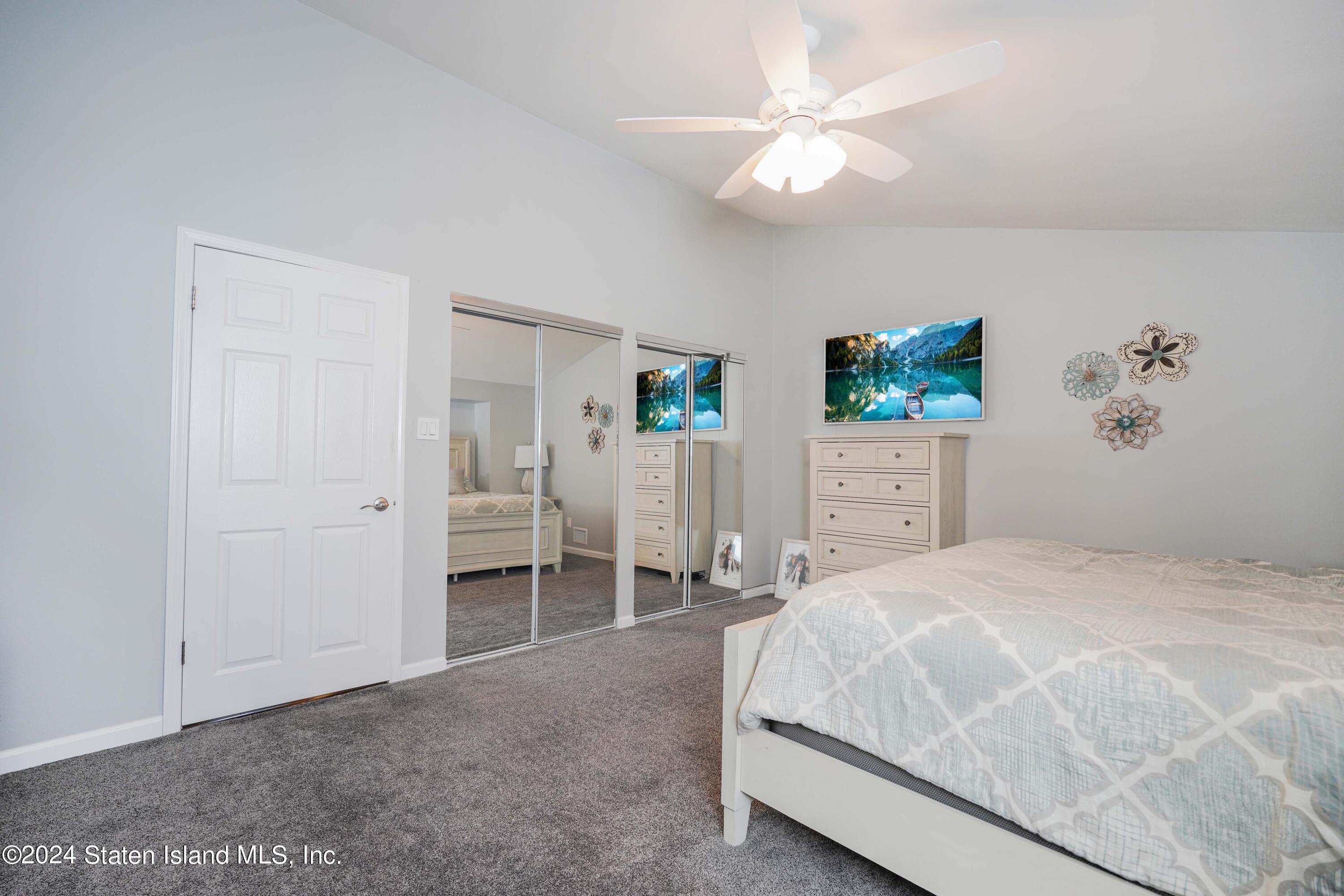 202 Pembrook Loop Staten Island, NY 10309 - Photo 18 of 41 Photo Oct 05 2024, 10 25 06 PM