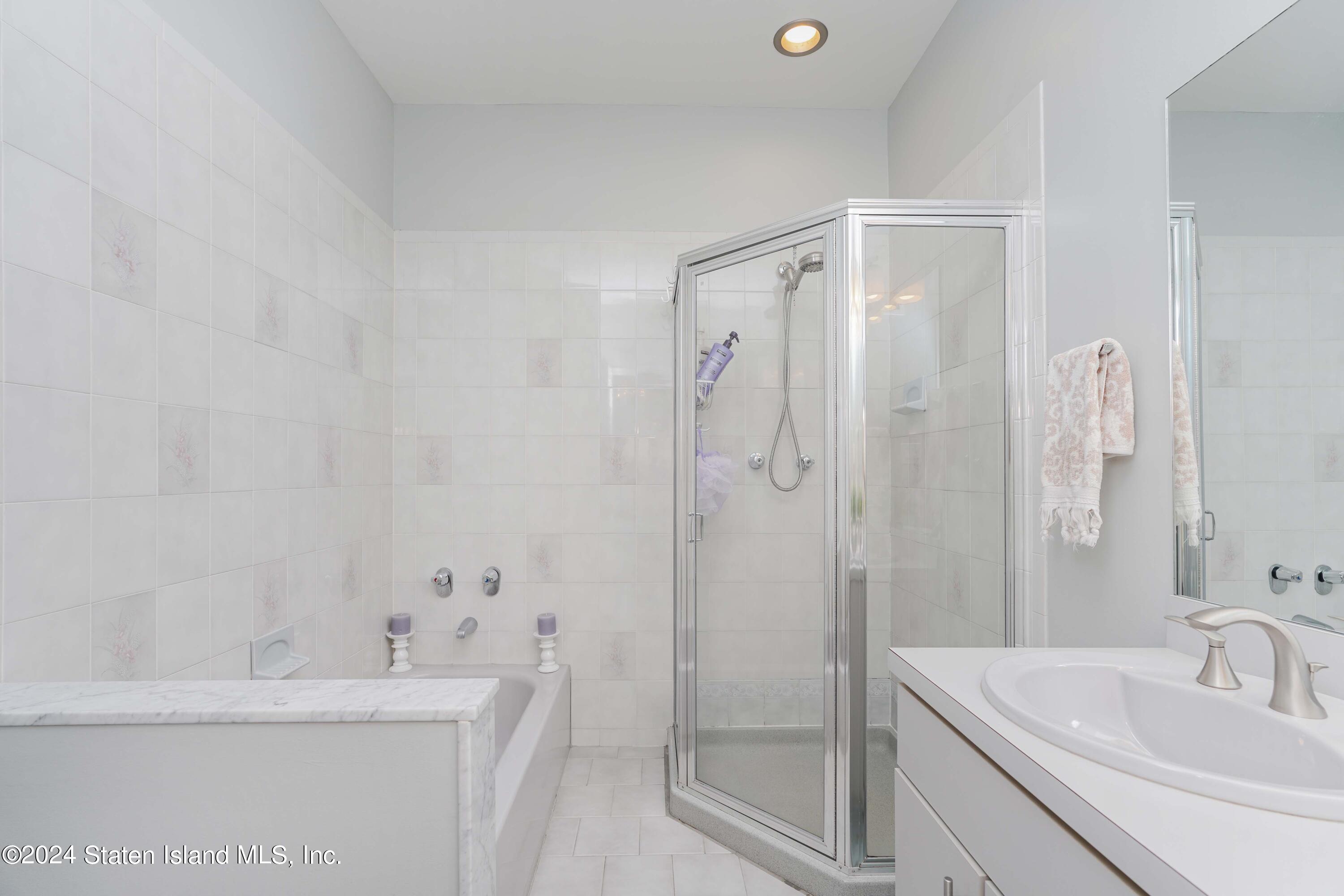 202 Pembrook Loop Staten Island, NY 10309 - Photo 21 of 41 Photo Oct 05 2024, 10 25 33 PM