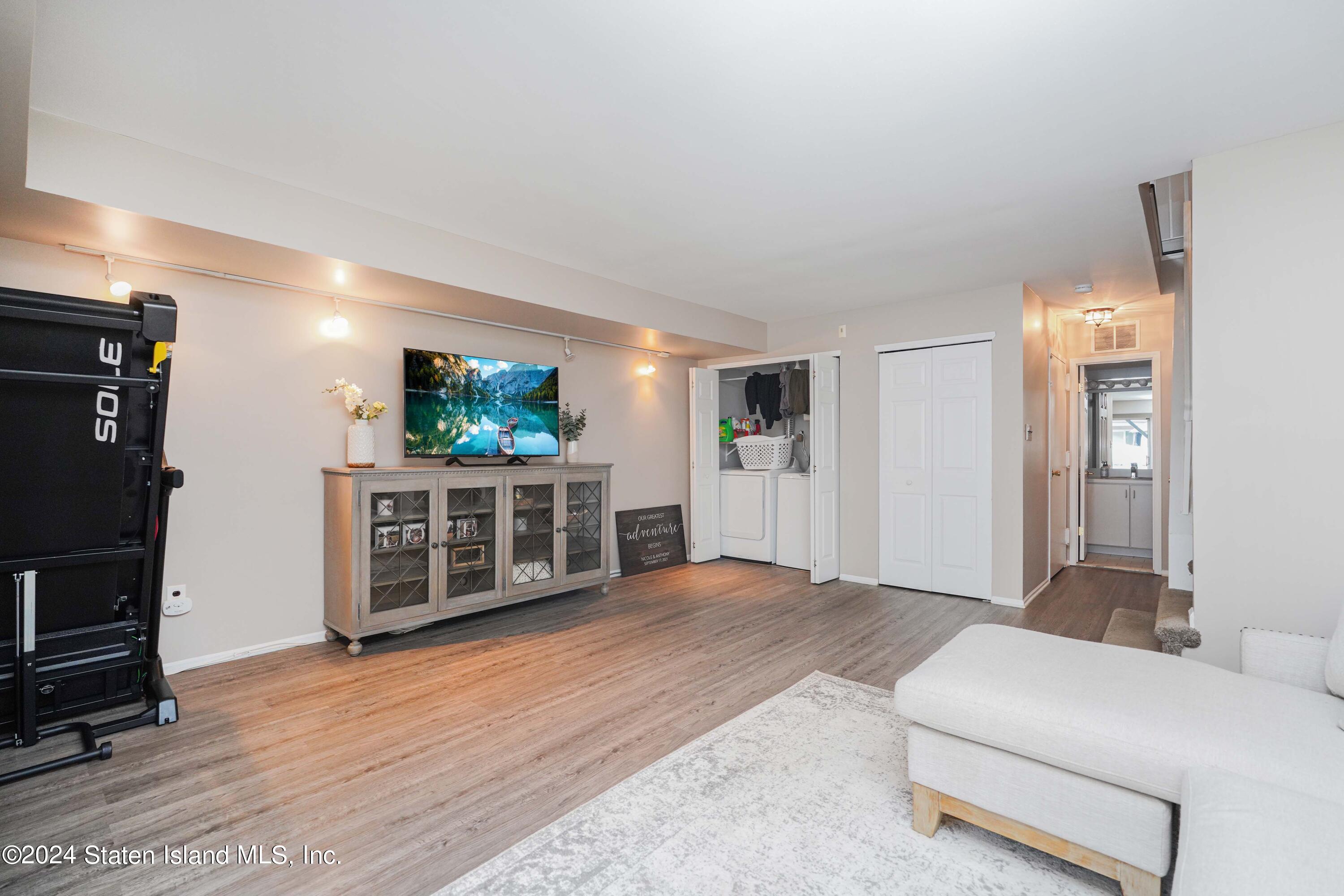 202 Pembrook Loop Staten Island, NY 10309 - Photo 31 of 41 Photo Oct 05 2024, 10 27 48 PM