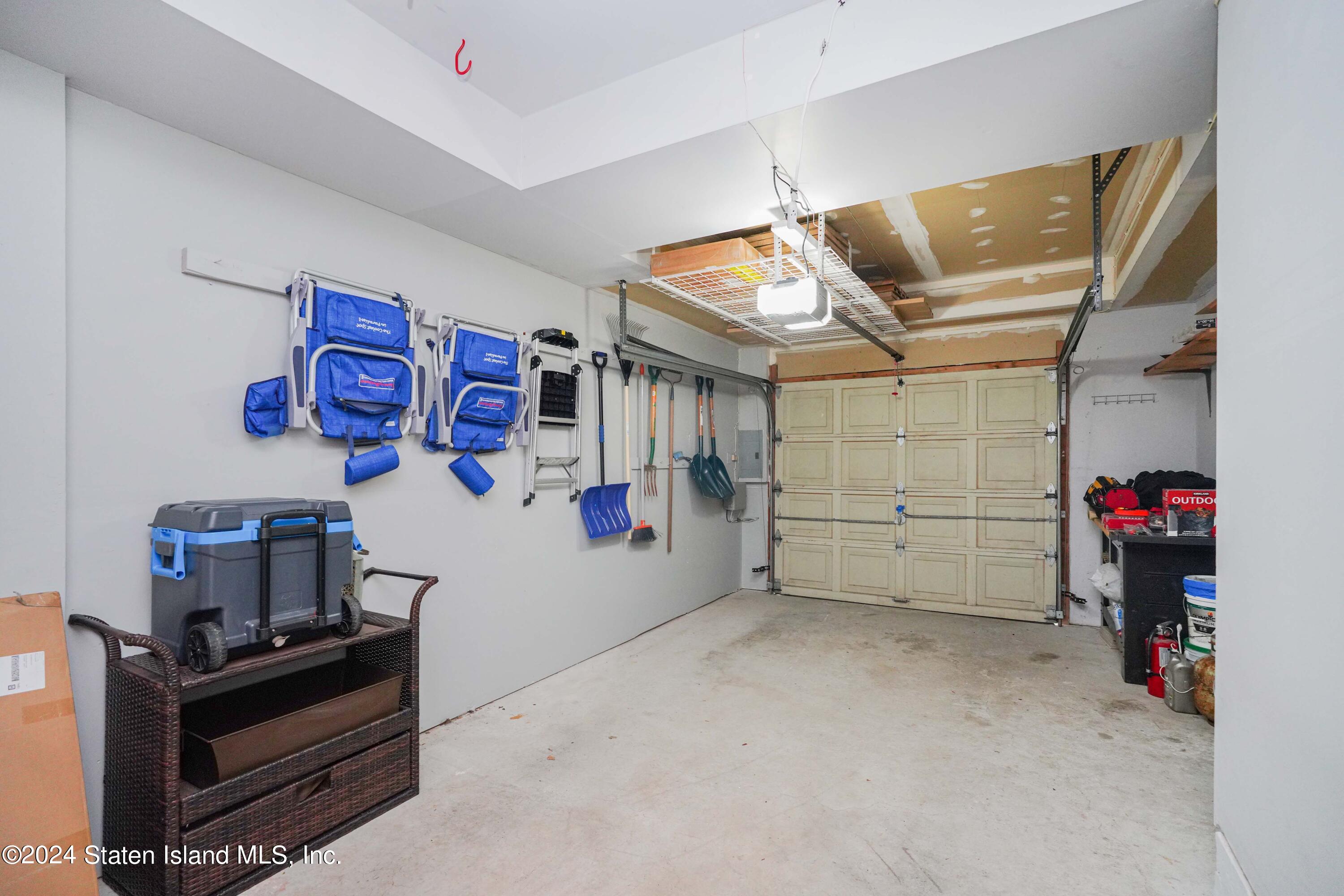 202 Pembrook Loop Staten Island, NY 10309 - Photo 32 of 41 Photo Oct 05 2024, 10 28 18 PM