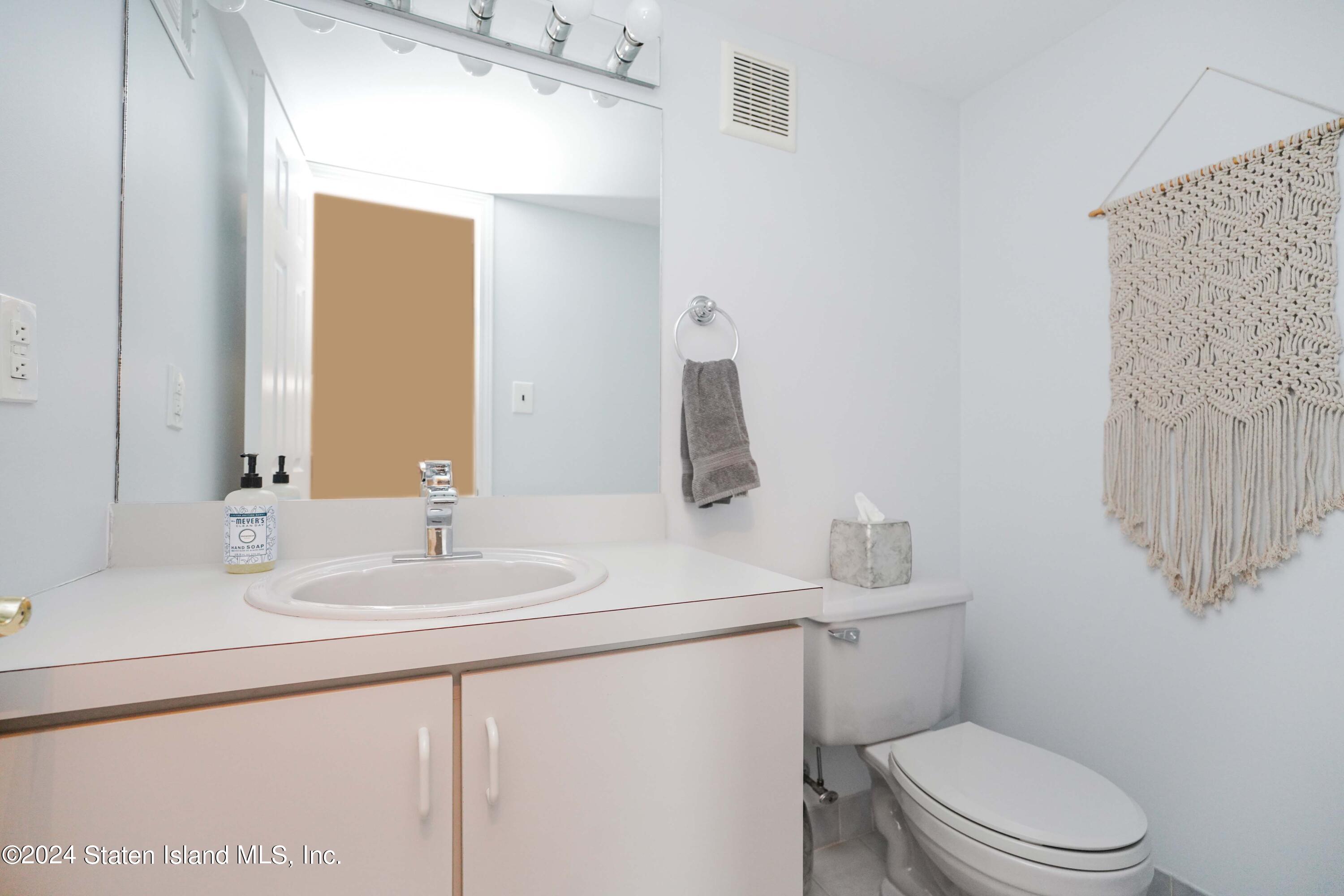 202 Pembrook Loop Staten Island, NY 10309 - Photo 33 of 41 Photo Oct 05 2024, 10 28 28 PM