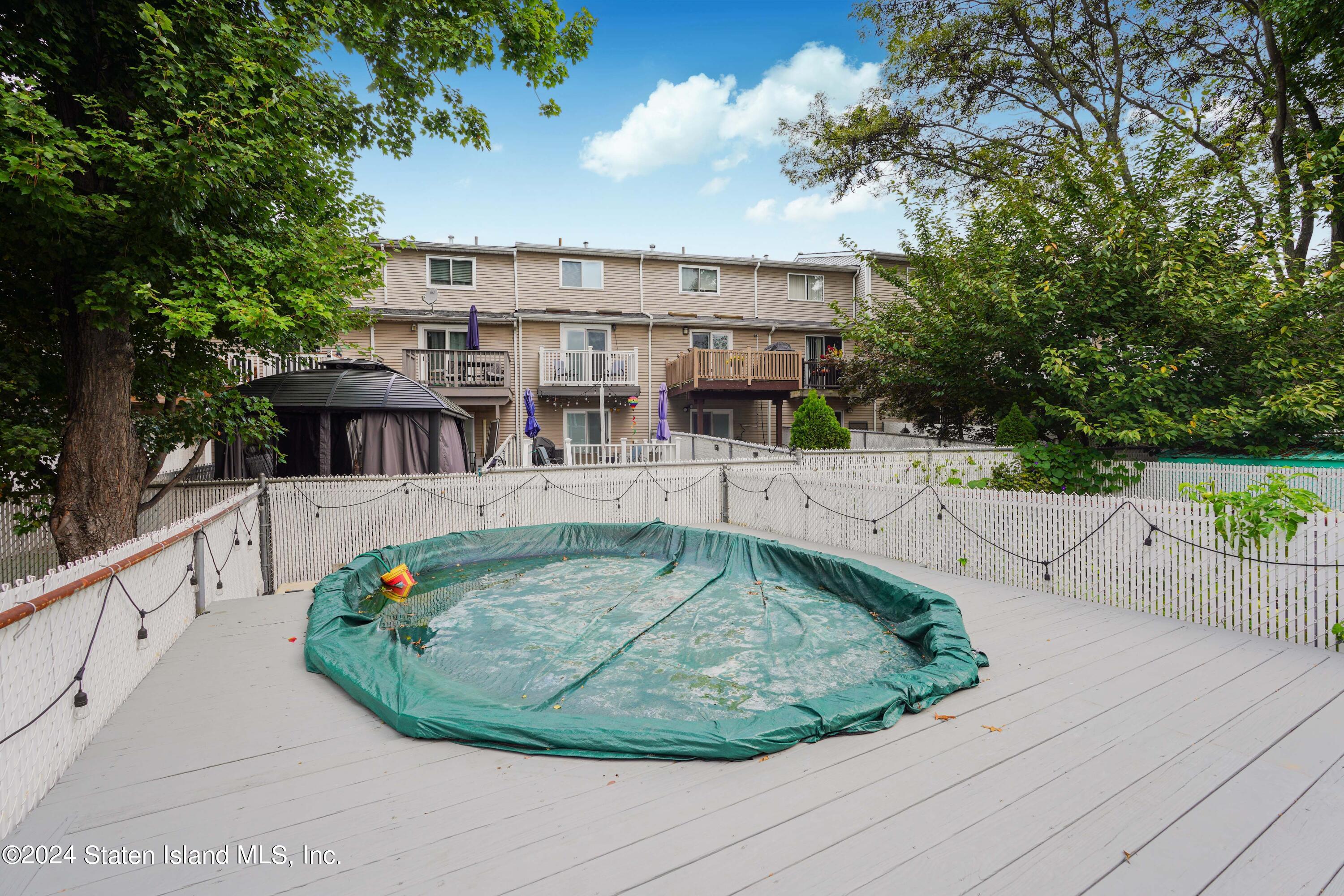 202 Pembrook Loop Staten Island, NY 10309 - Photo 36 of 41 Photo Oct 05 2024, 10 28 59 PM