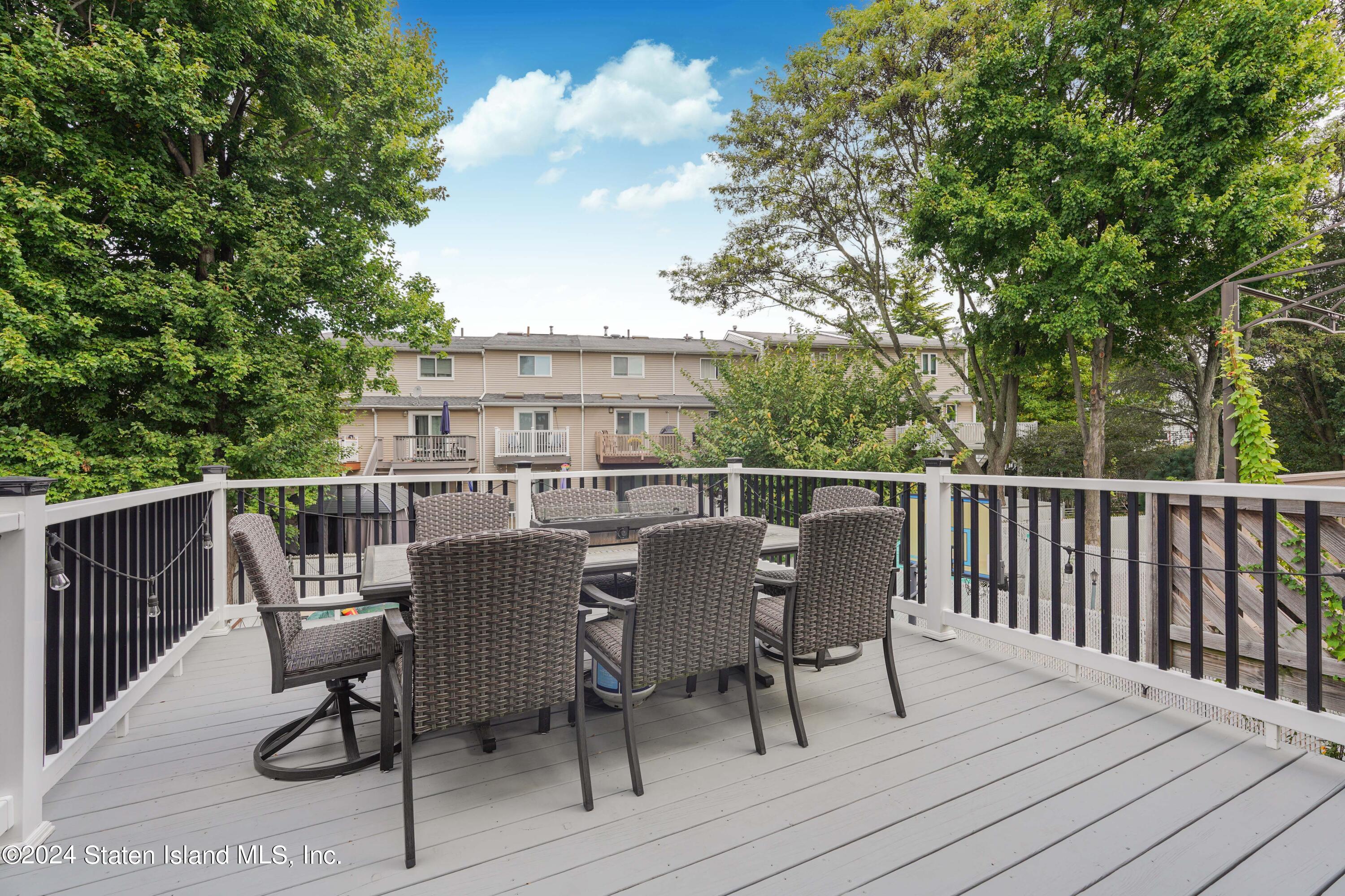 202 Pembrook Loop Staten Island, NY 10309 - Photo 38 of 41 Photo Oct 05 2024, 10 29 50 PM