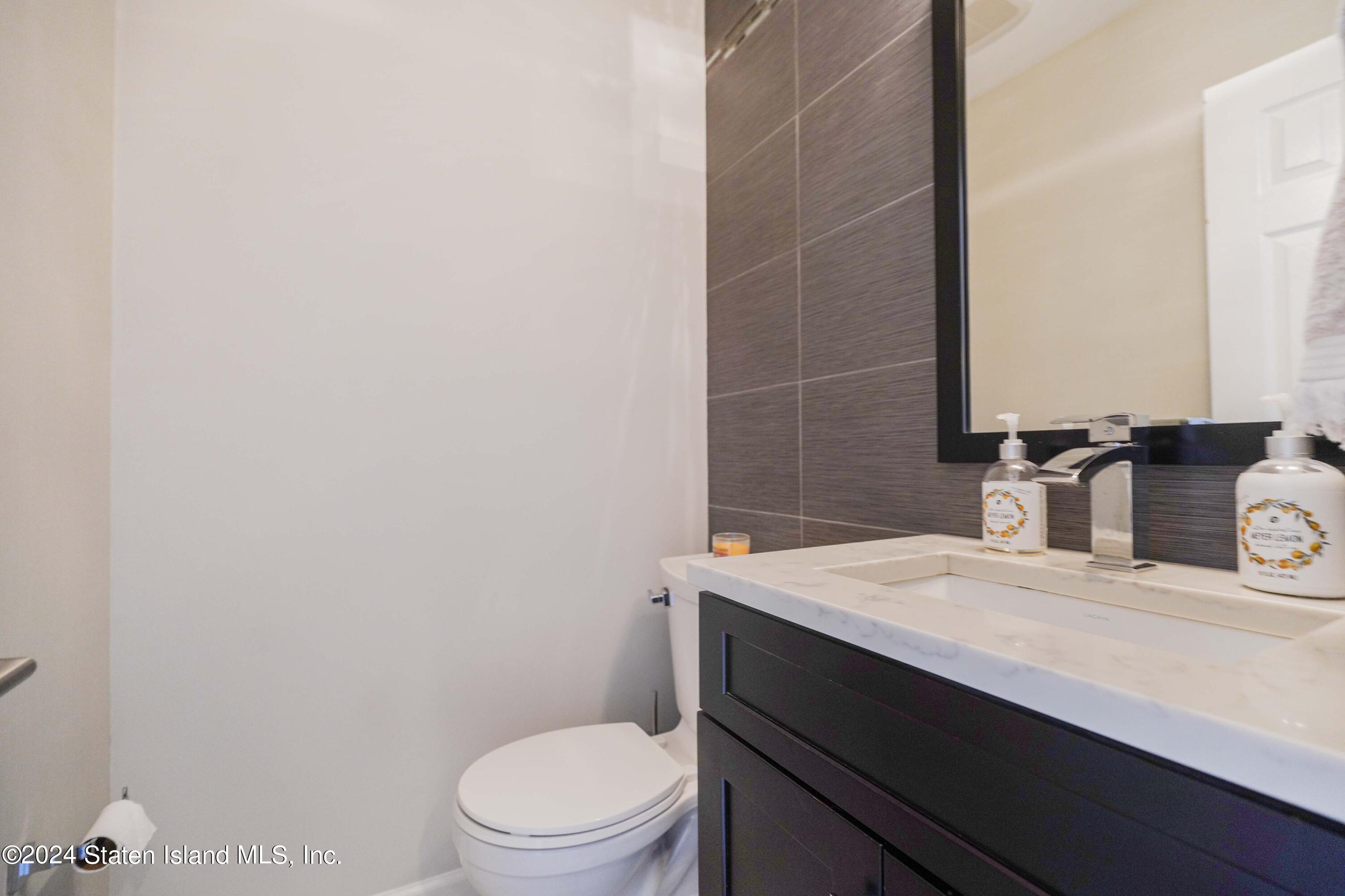 202 Pembrook Loop Staten Island, NY 10309 - Photo 39 of 41 Photo Oct 05 2024, 10 30 11 PM