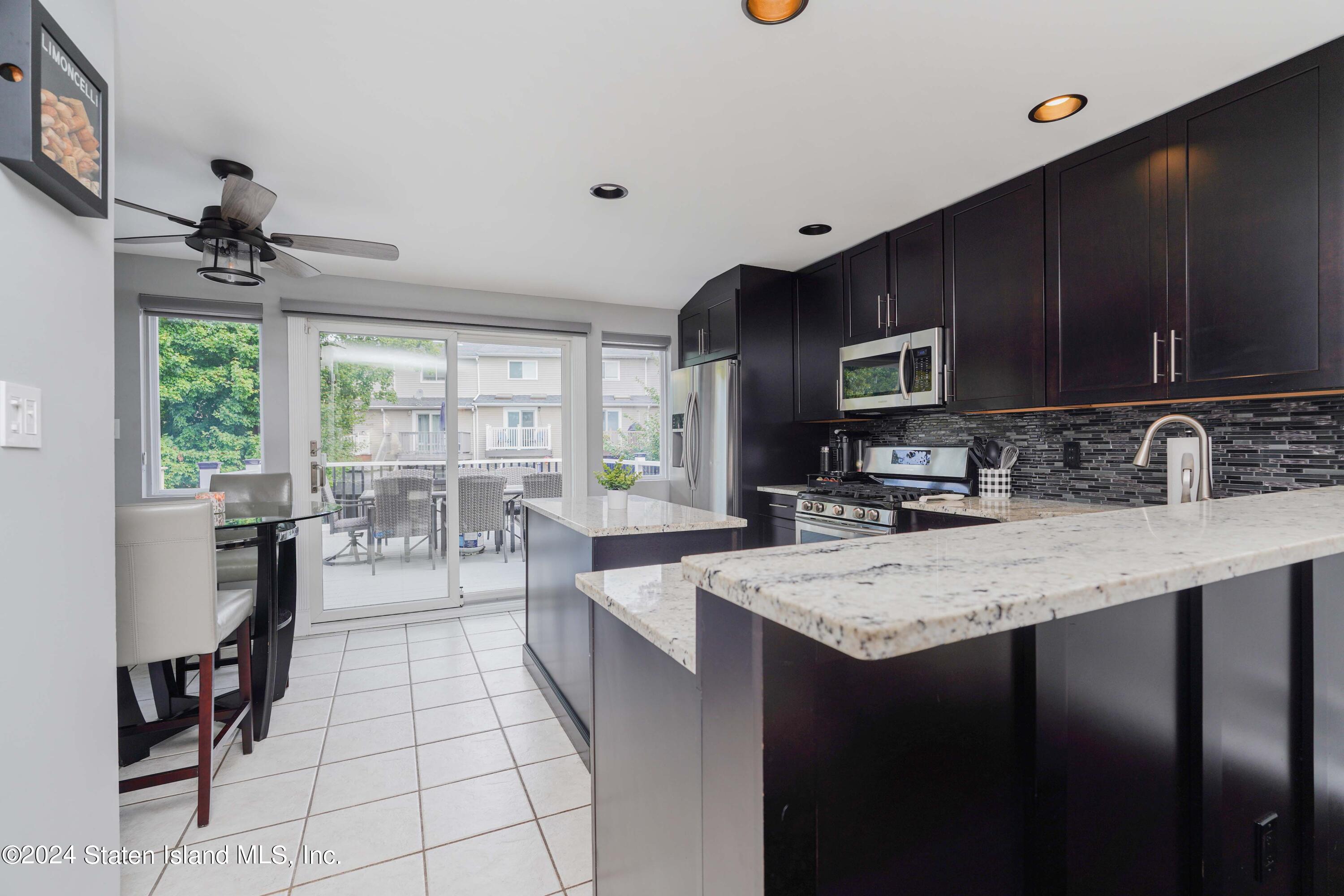 202 Pembrook Loop Staten Island, NY 10309 - Photo 4 of 41 Photo Oct 05 2024, 10 31 38 PM