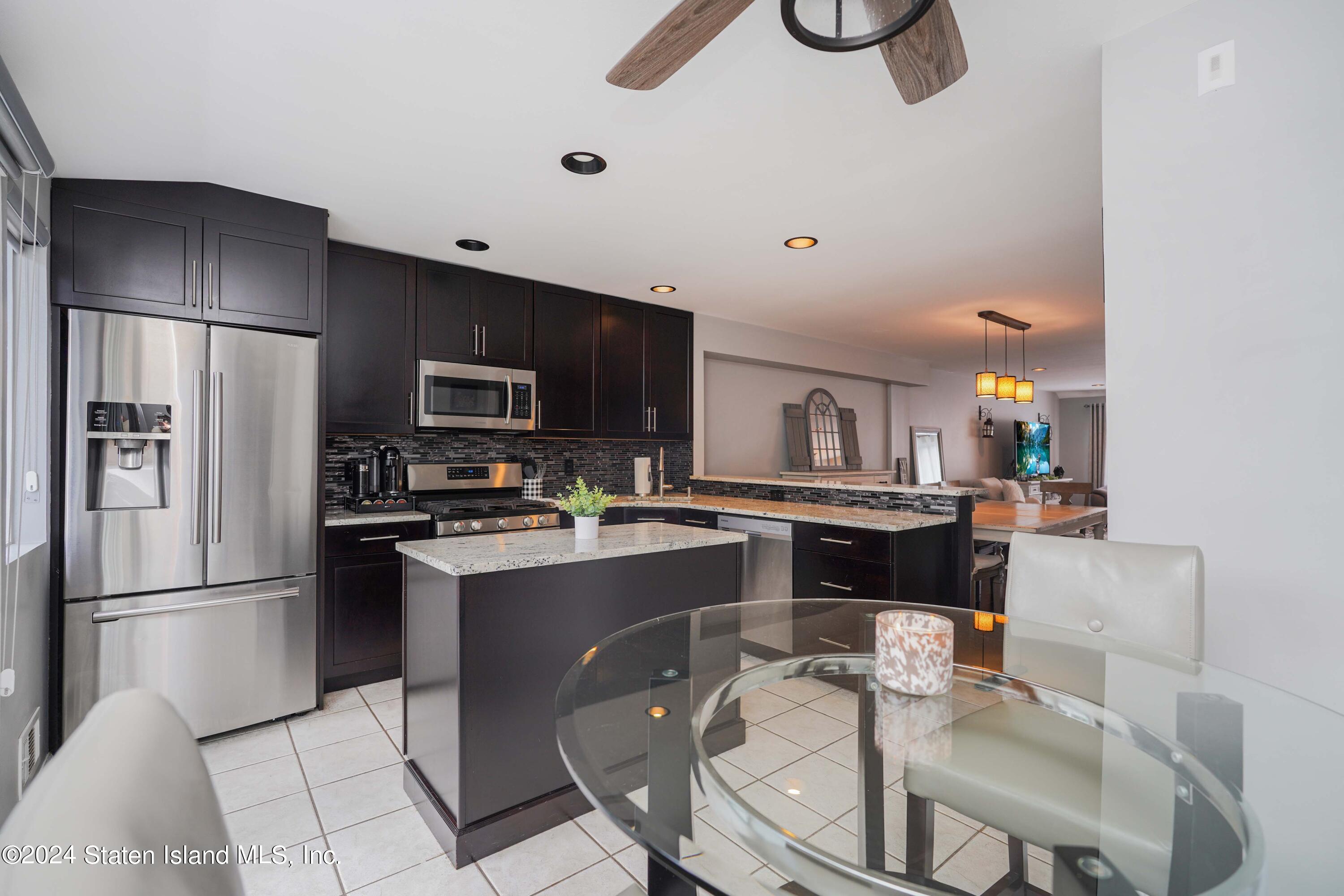 202 Pembrook Loop Staten Island, NY 10309 - Photo 8 of 41 Photo Oct 05 2024, 10 32 03 PM