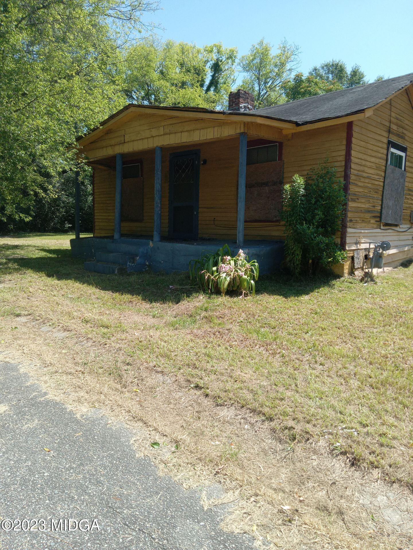 1123 Smith Street Macon, GA 31217 - Photo 2 of 17 a front view of a house with garden