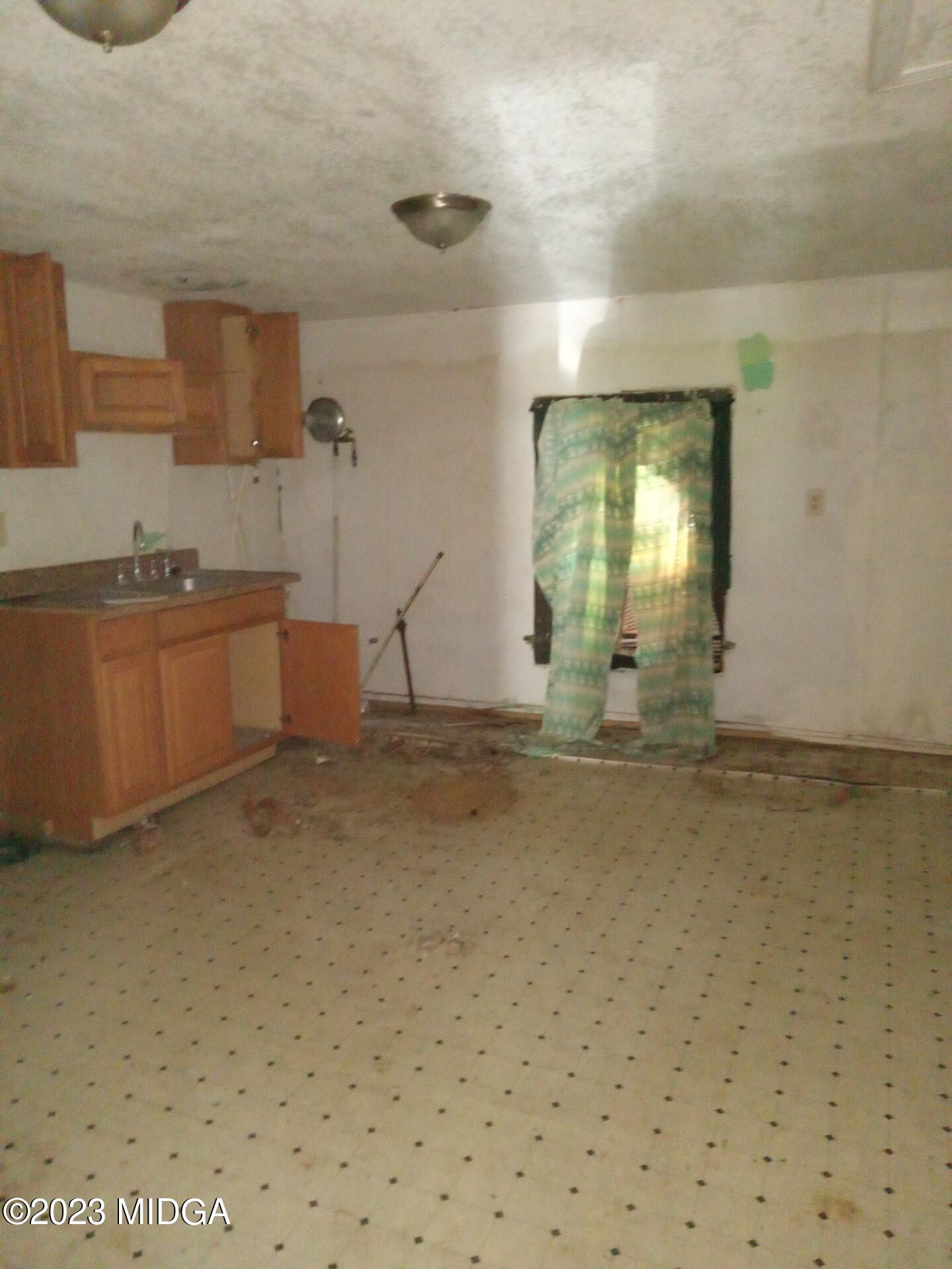 1123 Smith Street Macon, GA 31217 - Photo 9 of 17 a view of a garage