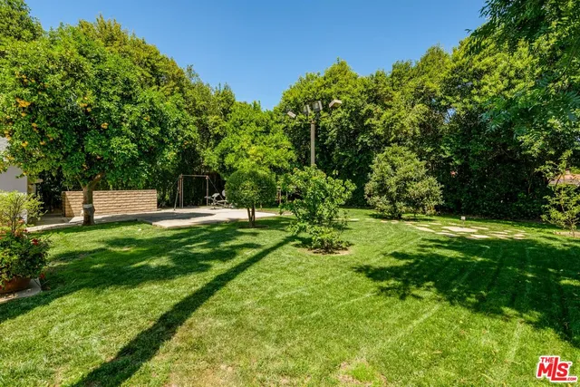 $10,500 | 8760 White Oak Avenue, Northridge, CA 91325