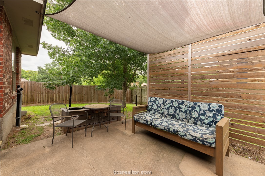 2009 Cobblestone Lane Bryan, TX 77807 - Photo 22 of 23 a bed and chair sitting in a backyard
