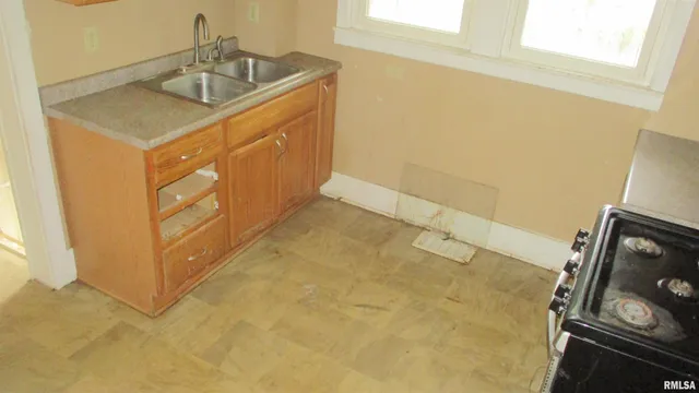 $30,000 | 1017 West Willcox Avenue, Peoria, IL 61604