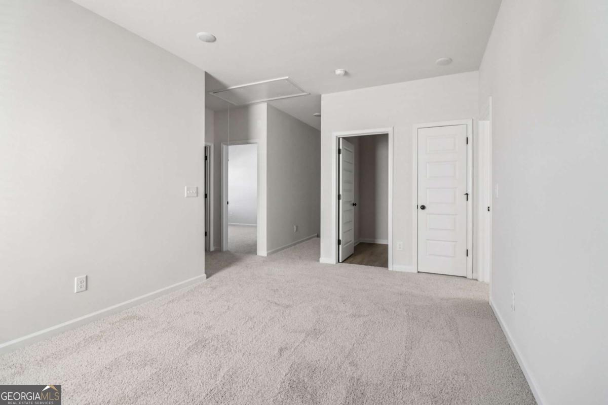708 Shetland Trail Cartersville, GA 30121 - Photo 28 of 54 an empty room with closet and a bathroom