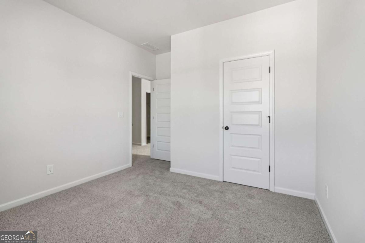 708 Shetland Trail Cartersville, GA 30121 - Photo 46 of 54 an empty room with closet area