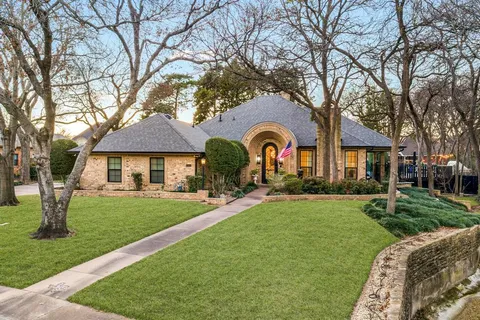 $800,000 | 1747 Crescent Lane, Duncanville, TX 75137