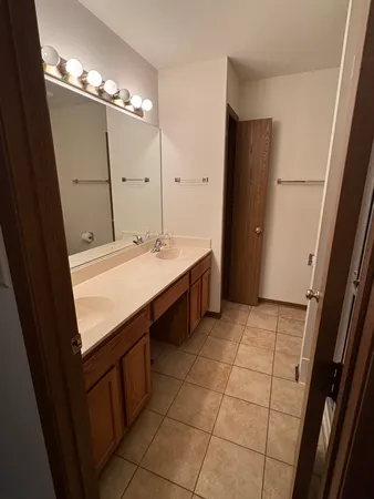 $299,000 | 429 Prairieview Drive, Oswego, IL 60543