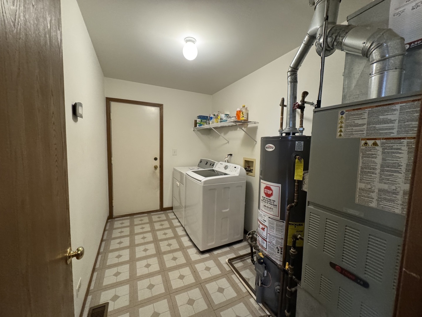 429 Prairieview Drive Oswego, IL 60543 - Photo 18 of 21 a utility room with dryer and washer