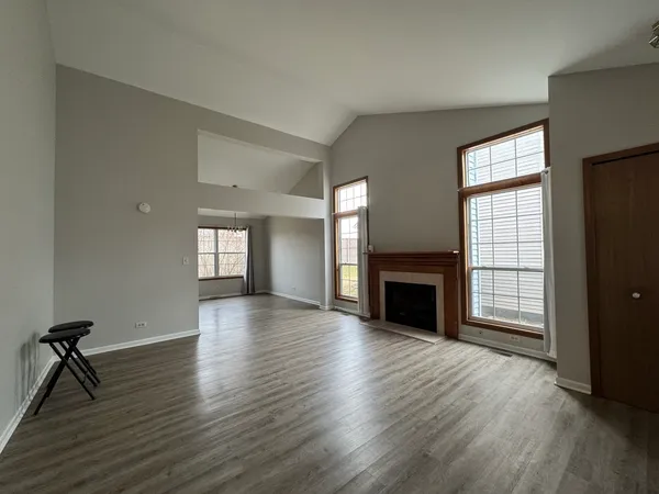 $299,000 | 429 Prairieview Drive, Oswego, IL 60543